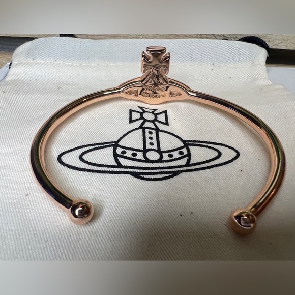 Vivienne Westwood Grace Bas Relief Rose Gold Open Bangle - Picture 5 of 7